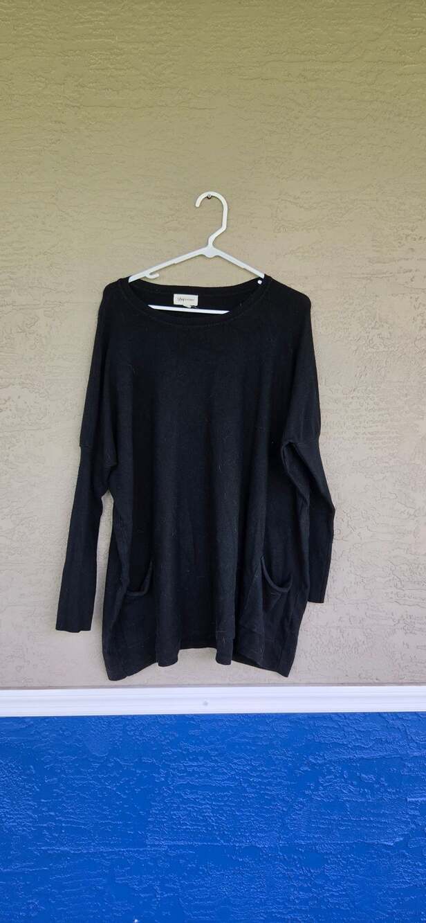 Lucy Avenue Black Knit Pocket Tunic Size M/L
